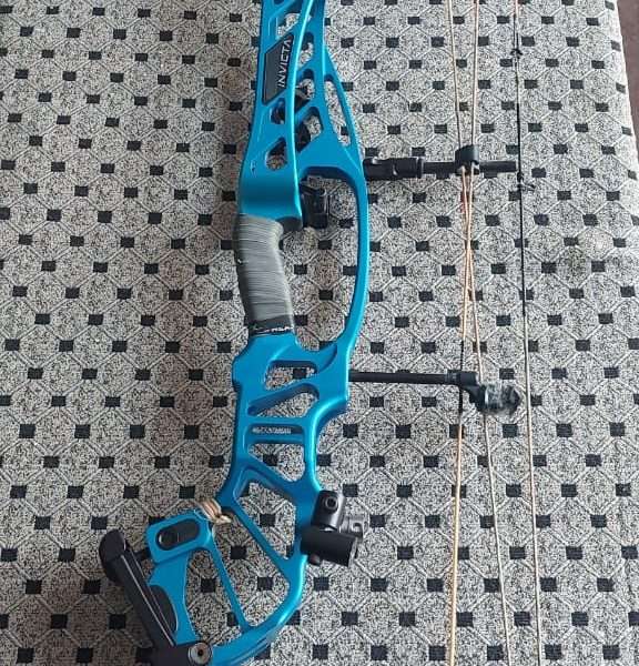 Invicta compound bow full kit ready A to Z all