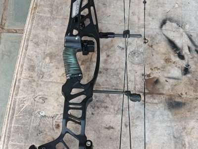 Compound bow Hoyt Invicta dcx cam 27.5-28.5